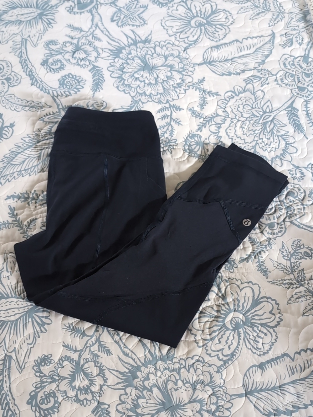 Lululemon Navy Leggings With Pockets Size 6
